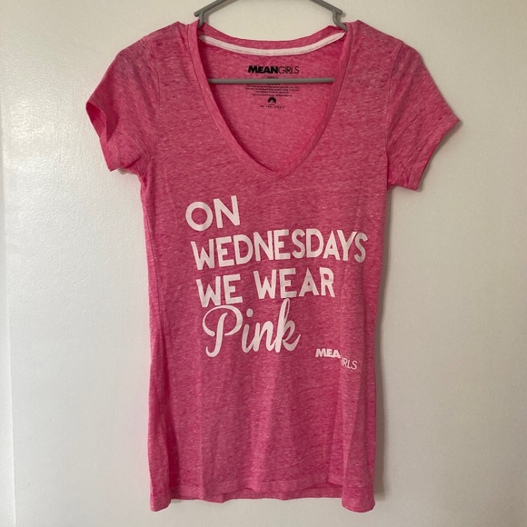 Mean Girls “On Wednesdays We Wear Pink” Heathered Pink Tee - Women’s Small - Picture 1 of 3